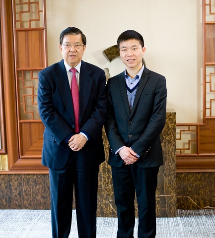 原外經(jīng)貿(mào)部長、博鰲論壇秘書長龍永圖親切接見