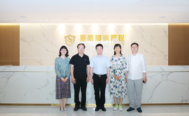 嘉興市商務(wù)局、民建嘉興市委會領(lǐng)導(dǎo)一行蒞臨公司指導(dǎo)工作