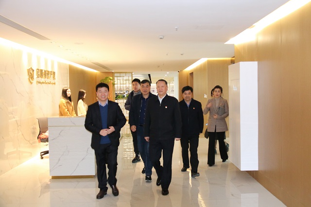 嘉興市常務(wù)副市長(zhǎng)、經(jīng)濟(jì)技術(shù)開發(fā)區(qū)黨工委書記陳利眾蒞臨公司指導(dǎo)工作