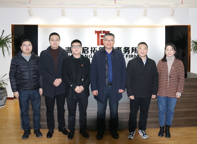 嘉興市司法局副局長(zhǎng)、市律師行業(yè)黨委書記陳建新一行蒞臨我所調(diào)研指導(dǎo)工作